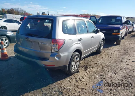 2010 Subaru Forester 2.5X z USA, uszkodzony, nr VIN JF2SH6AC2AG723419